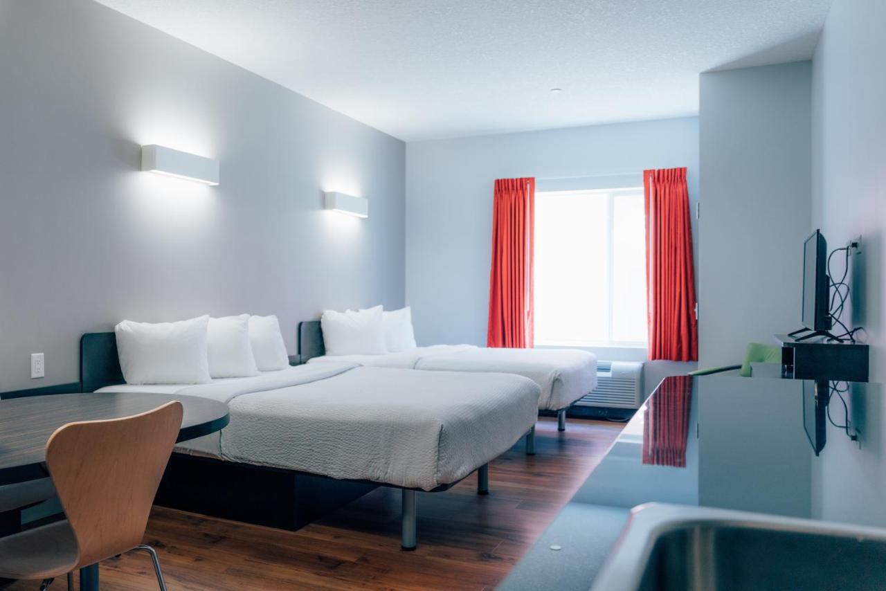 Motel 6 Airdrie Exterior photo