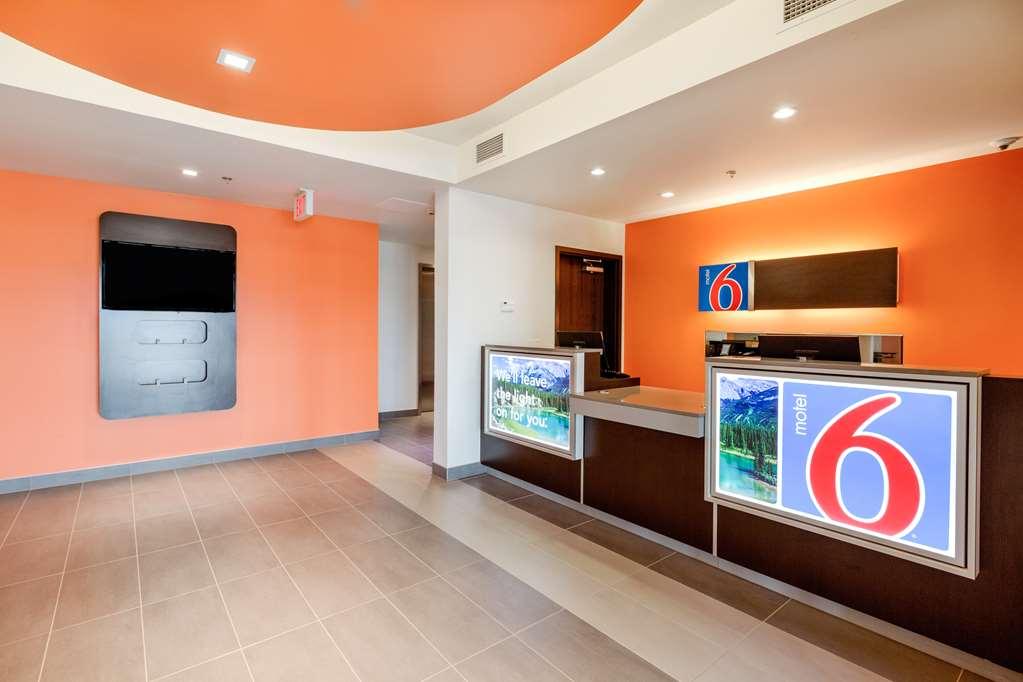 Motel 6 Airdrie Interior photo