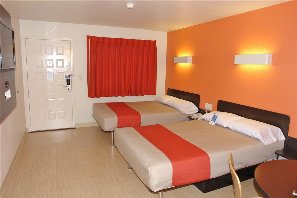 Motel 6 Airdrie Room photo