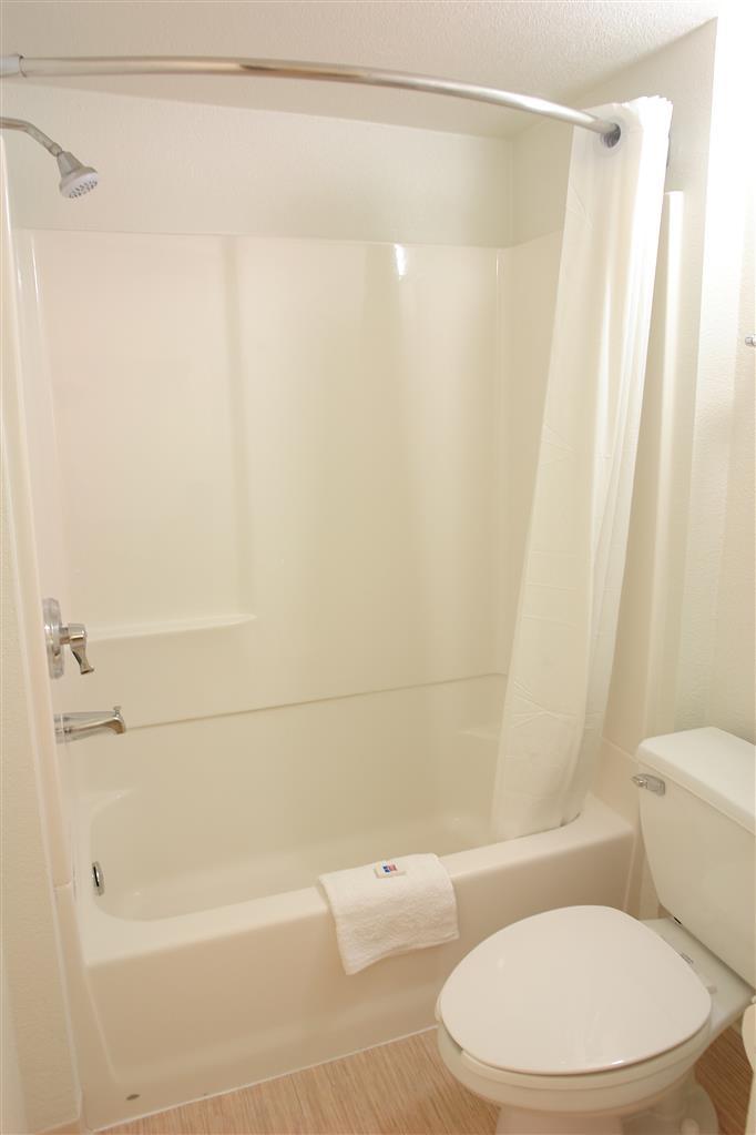 Motel 6 Airdrie Room photo