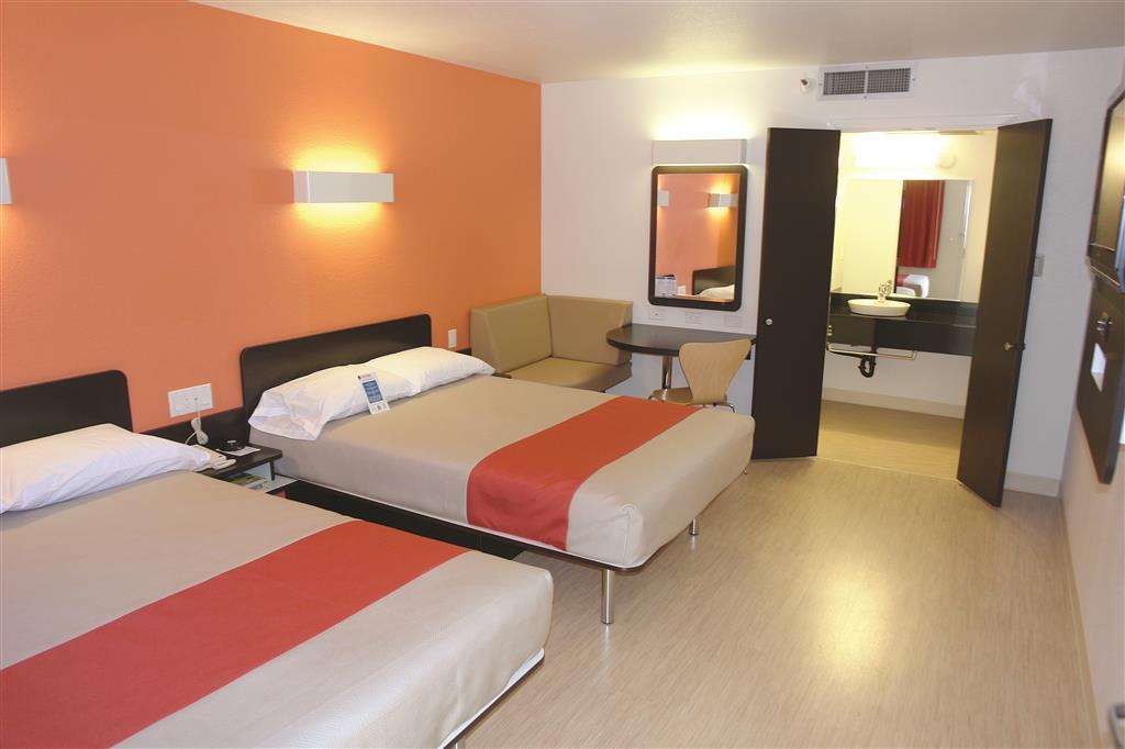 Motel 6 Airdrie Room photo