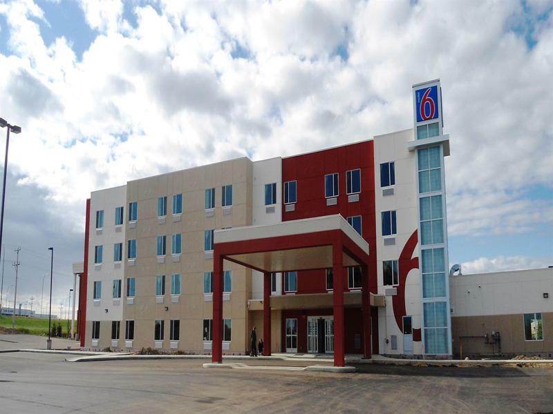 Motel 6 Airdrie Exterior photo